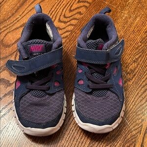 Nike Kids Sneakers in Navy and Pink